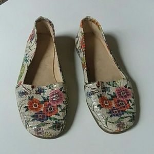 Aerosoles floral textured upper size 6